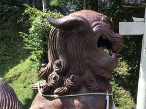於奠神社　狛犬
