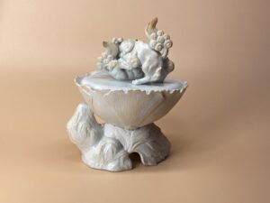 白備前　牡丹獅子香炉