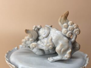 白備前　牡丹獅子香炉