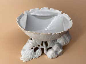 白備前　牡丹獅子香炉