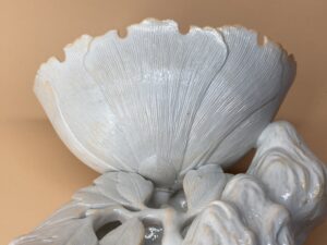 白備前　牡丹獅子香炉