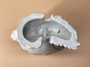 白備前　牡丹獅子香炉