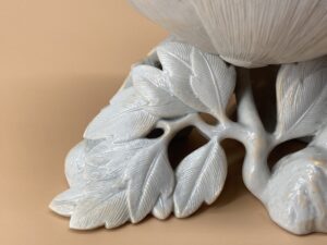 白備前　牡丹獅子香炉