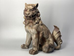 獅子置物　山本陶秀作