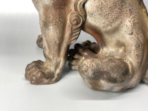 獅子置物　山本陶秀作
