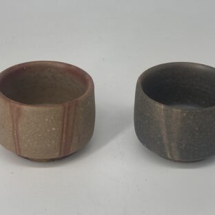 備前焼　ぐい呑2個組　青備前、緋襷　（１）　木箱入り